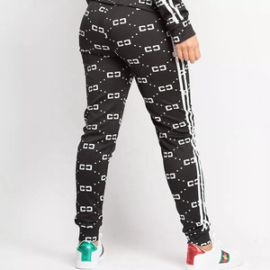 Conjuntos deportivos estampados para mujer, tela duradera y transpirable para entrenamiento y uso casual. Atuendo atlético moderno que combina comodidad y estilo. - Product Image 2