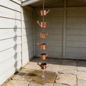 Chaîne de pluie élégante en cuivre pour arrosoir de plantes, idéale pour l'accentuation esthétique des jardins extérieurs et la gestion écologique de l'eau, provenant d'Inde. - Product Image 4