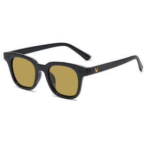 Lunettes de soleil carrées anti-UV de luxe rétro pratiques et tendance pour la protection solaire - Vente en gros à prix réduit - Product Image 4
