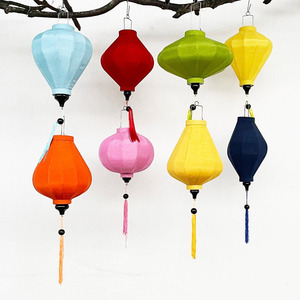 Lanterne traditionnelle suspendue en bambou et soie, formes personnalisées colorées, lanterne orientale japonaise de style ciel - Product Image 4