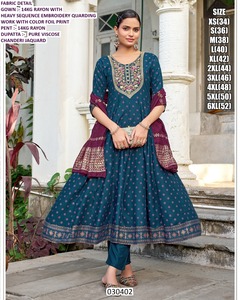 Robe Anarkali Gulshan Noir moderne, respirante et confortable, longue jusqu'au sol, en rayonne, avec broderie et veste - Product Image 3