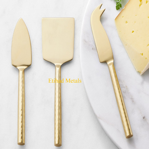 Juego de 3 cuchillos para queso de latón antiguo martillado, cuchillos de acero inoxidable con mango de latón - Product Image 3