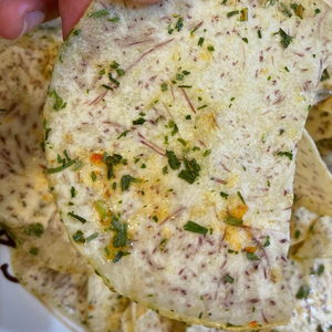 Auténticas chips de taro secas de Vietnam, sazonadas con salsa de cebolla, para menús de catering profesional, 99 Gold Data Co. - Product Image 3