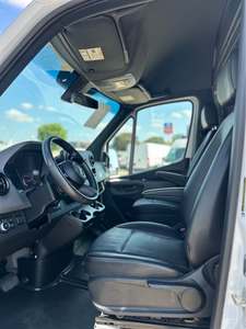 Mercedes-Benz Sprinter 2025 Usada, Furgoneta de Carga con Techo Alto - Product Image 6