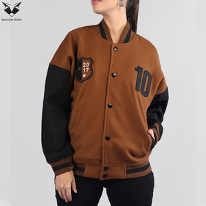 Veste varsity à manches longues de style actuel, couleur contrastée marron et noir, avec logo brodé et fermeture à boutons pour femmes - Product Image 3