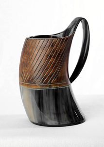 Mug en corne de bœuf gravé à la main avec loup sculpté à la main, écologique, mugs à bière et à café personnalisés pour les Vikings - Product Image 4