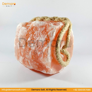 Sal Demaro de Alta Calidad, Premium, Natural del Himalaya, en Cubos, Bloques de Sal para Animales con Cuerda para Colgar de 1m, ISO - Product Image 1