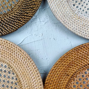 Assiette de service en rotin moderne et élégante pour table à manger, base tissée à la main, décoration élégante, fabriquée en Inde. - Product Image 4
