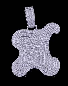 Pendentif personnalisé unisexe Hip Hop en argent sterling 925 avec lettres, chiffres, nom, initiale ou logo, serti de moissanite taille brillant, finition dorée - Product Image 6