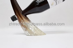 Frasco de agua de cuerno de búfalo natural hecho a mano por artesanos indios botella personalizada para decoración y eventos tradicionales - Product Image 3