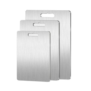 Planche à découper en métal durable et au design moderne - Product Image 5