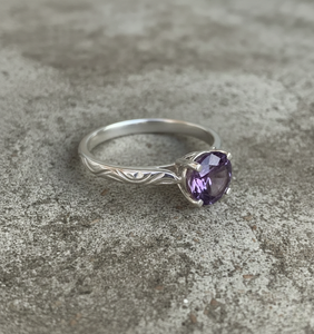 Anillo de Compromiso Islámico de Plata 925 Certificado por Terceros, con Amatista Natural de Corte Ovalado, Chapado en Rodio y Engaste de Garras - Product Image 3