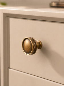 Bouton de meuble en laiton moleté, poignée de tiroir ronde vintage, finition antique, à trou unique, quincaillerie pour meubles de cuisine et commodes - Product Image 2
