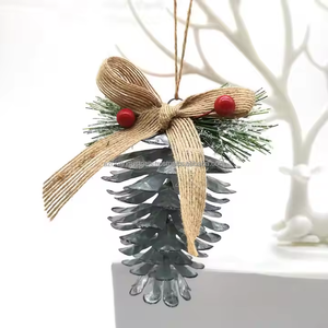 Ornements de Noël en métal écologiques modernes, personnalisables, objets de collection pour la décoration de la maison et les cadeaux de fête - Product Image 1