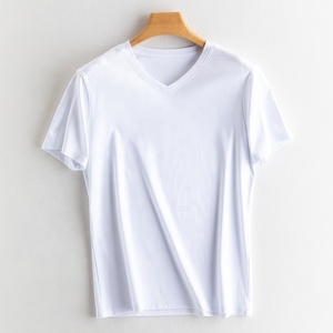 Camiseta de manga corta con cuello en V para hombre, de mezcla de algodón de alta calidad, 240 g/m², lujosa, premium, resistente a las arrugas, informal. - Product Image 6