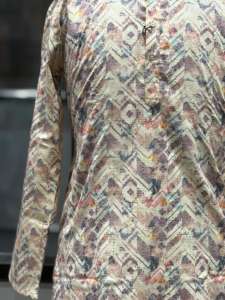 Kurta moderne à imprimé numérique et broderie de sequins lourds, très demandée, pour hommes, idéale pour les tenues de fiançailles, pour la vente en gros - Product Image 4