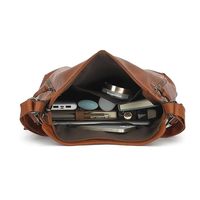 Tas selempang kulit asli ukuran kustom gaya modis desain tahan lama warna hitam tas kurir pria penutup ritsleting