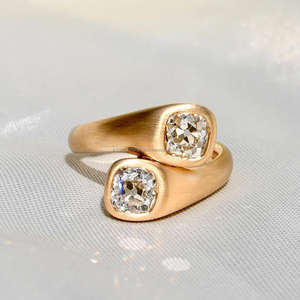 Anillo de Compromiso con Dos Diamantes Cultivados en Laboratorio con Corte Cojín, Anillo de Novia Toi Et Moi de Oro Amarillo con Diamantes, Joyería Fina para Mujer - Product Image 4