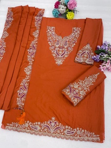Salwar Kameez Moderno de Chinon Pesado con Bordado Intenso, Trabajo de Lentejuelas de 3mm y Trabajo Khatli para Fiestas, Bodas y Graduaciones - Product Image 5