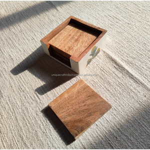 Posavasos Cuadrados de Madera Modernos Grabados de Primera Calidad, Hechos a Mano, Artísticos, Elegantes, Ecológicos, Decoración de Mesa con Estilo - Product Image 1