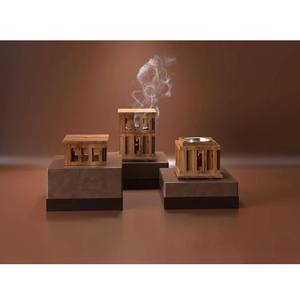 Brûleur à Bakhoor en bois architectural, design en treillis à deux étages, Mabkhara sculpturale en bois, encensoir pour Oud et encens. - Product Image 4