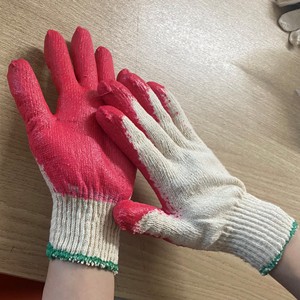 Gants tricotés résistants aux coupures en coton rouge enduit de latex, ambidextres, à manchette extensible, pour le nettoyage domestique et la protection - Product Image 3