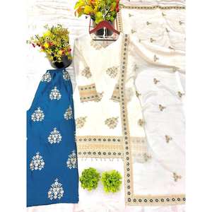 Salwar Kameez de Seda de Diseñador para Fiesta, Conjunto de Top y Pantalón con Dupatta, con Bordado Intenso, Aspecto Elegante - Product Image 6