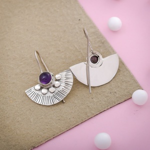 Boucles d'oreilles pendantes en argent sterling 925 avec améthyste naturelle en forme d'éventail, faites à la main, style bohème tribal géométrique, avec pierres précieuses - Product Image 2