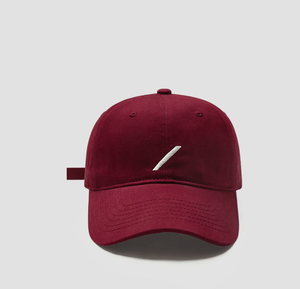 หมวกเบสบอลแบบซอฟท์ท็อปที่เรียบง่ายและใช้งานได้หลากหลายพร้อมลายปักลายเส้นแนวทแยงที่เป็นเอกลักษณ์ ปรับขนาดได้ หมวกบังแดดสำหรับฤดูร้อน - Product Image 2