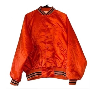 Chaqueta Bomber de Satén Naranja para Hombre, Chaqueta Varsity con Logotipo Personalizado, Chaqueta de Béisbol de Satén para Escuela Secundaria y Universidad - Product Image 3