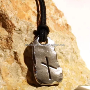 RFCrafts vente en gros de haute qualité améthyste Rune pendentif diamant croix-forme métal gravé chrétien religieux pour les fêtes - Product Image 4