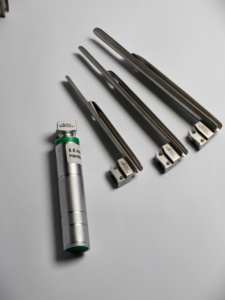 VITRA F.O. Lames de laryngoscope Miller 2 - 4 et poignée |   Laryngoscopes pour adultes en acier inoxydable de qualité médicale |   CERTIFIÉ CE - Product Image 5