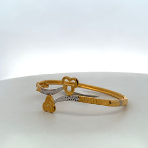 Brazalete de Oro Amarillo de 22K con Sello BIS para Mujer - Brazalete Hecho a Mano con Corazón y Trébol en Dos Tonos - Product Image 5
