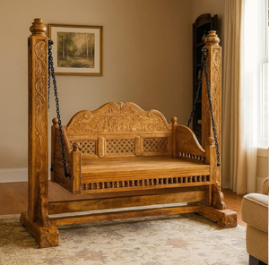 Columpio tradicional de madera para interiores con pilares de celosía detallados, disponible a precios de mayorista. - Product Image 2