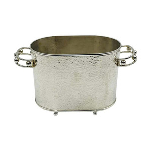 Cuba para Bebidas Ovalada de Metal Plateado Martillado con Patas de Bola, Asas Adornadas con Cuentas, Elegante Vajilla para Bodas y Fiestas - Product Image 2