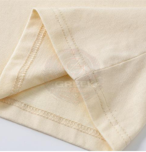 Polo à manches courtes élégant pour homme en coton de qualité supérieure, texture respirante et look moderne pour les sorties décontractées et les occasions habillées - Product Image 4
