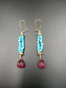 Boucles d'oreilles pendantes en or plaqué Amaira Jewels avec perles rouges en forme de goutte d'eau, nœud classique, bijoux de mariage pour femmes - Product Image 2