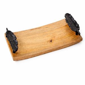Plateau de service artisanal en bois massif avec élégantes poignées en métal noir en forme de feuille, idéal pour la décoration intérieure, les hôtels, les restaurants et les cadeaux. - Product Image 1