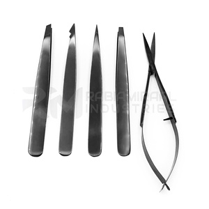 Pince à épiler RMI en acier inoxydable à pointe inclinée 4 points noire et ciseaux à cuticules à ressort légers, luxueux et lavables - Product Image 2