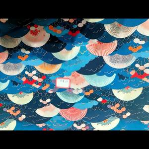 Une belle gamme d'impressions numériques colorées, nettes et magnifiques sur tissu en coton tissé, largeur 44 pouces, prêtes pour une expédition immédiate. - Product Image 3