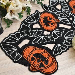 Set de table artisanal écologique et durable en tissu, motif chauve-souris et citrouille d'Halloween, forme irrégulière, design luxueux - Product Image 1