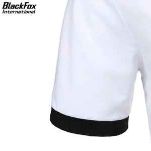 เสื้อโปโลผู้ชาย OEM ODM ทรงเข้ารูป ผ้าฝ้าย 100% ระบายอากาศดี แขนสั้น สีพื้น เรียบง่าย สไตล์ลำลองสำหรับธุรกิจ - Product Image 3