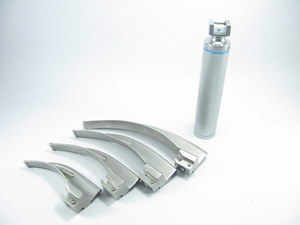 Nouvel arrivage : Laryngoscope manuel en acier inoxydable à fibre optique Macintosh, 4 lames, kit de diagnostic, garantie 3 ans, réutilisable MADRIQ - Product Image 6
