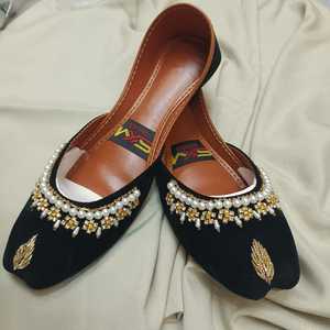 Chaussures Khussa indiennes pakistanaises Punjabi faites à la main pour femmes, plates, antidérapantes et confortables, disponibles en gros pour filles. - Product Image 5