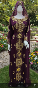 ชุดกะฟตันสีม่วงรอยัลหรูหรา ผ้าจอร์เจียร์ ปักลายทองอย่างประณีต ประดับคริสตัล ระบายอากาศได้ดี น้ำหนักเบา เหมาะสำหรับงานปาร์ตี้ - Product Image 3