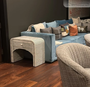 Table d'appoint cintrée avec incrustation osseuse, motif rayé gris fin et un seul tiroir, disponible à prix de gros. - Product Image 1