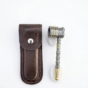 Jexmoo Pipa de Fumar Reutilizable de Acero de Damasco de Lujo Hecha a Mano con Funda de Cuero, Regalo para Papá, Esposo, Novio - Product Image 1