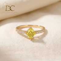 Bague de fiançailles de luxe en or jaune massif 14 carats scintillante avec saphir jaune de laboratoire en forme de cerf-volant et diamant de laboratoire