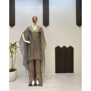 Conjunto de Top y Pantalón Elegante para Mujer, Ideal para Fiestas, con Detalles de Espejo para un Look Impresionante - Product Image 5