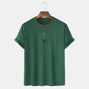 เสื้อยืดผู้ชายสุดเท่ ผ้าคุณภาพดี ทรงเข้ารูป ดีไซน์ทันสมัย เหมาะสำหรับสไตล์สตรีทและชุดลำลองที่ใส่สบายทุกวัน - Product Image 1